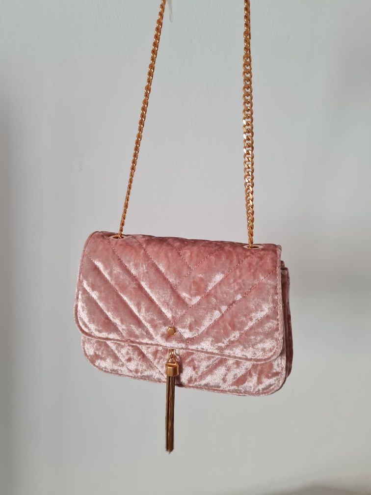 Розовая сумка Charles&Keith