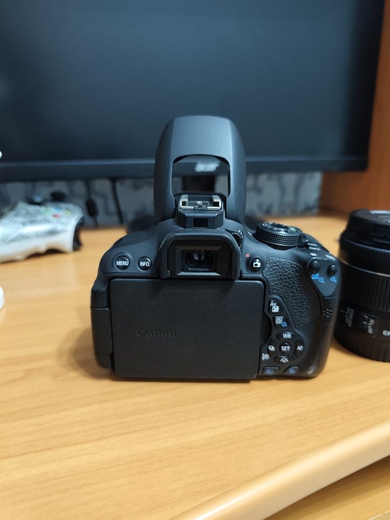 Фотоаппарат Canon EOS 700D