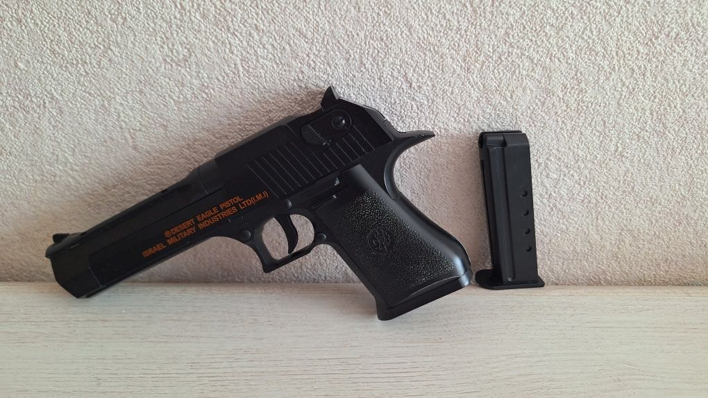 Игрушечный пистолет C.20+