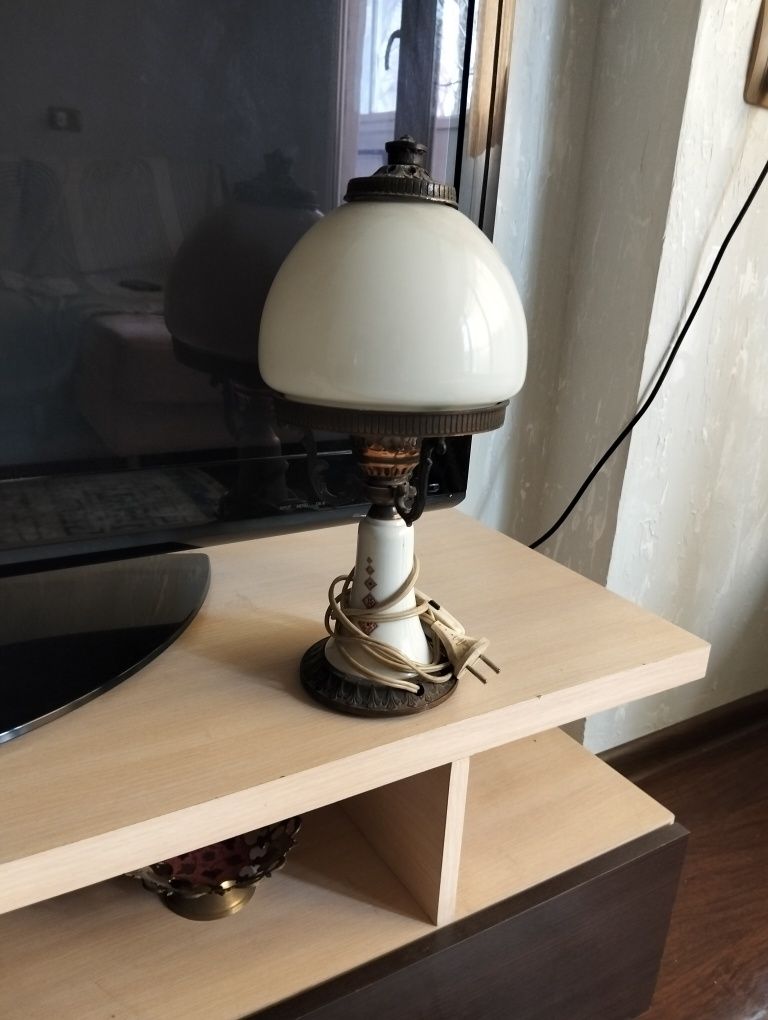 Продам люстру и бра.