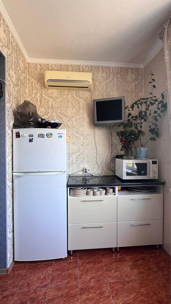 Продам кухонный гарнитур в отличном состоянии