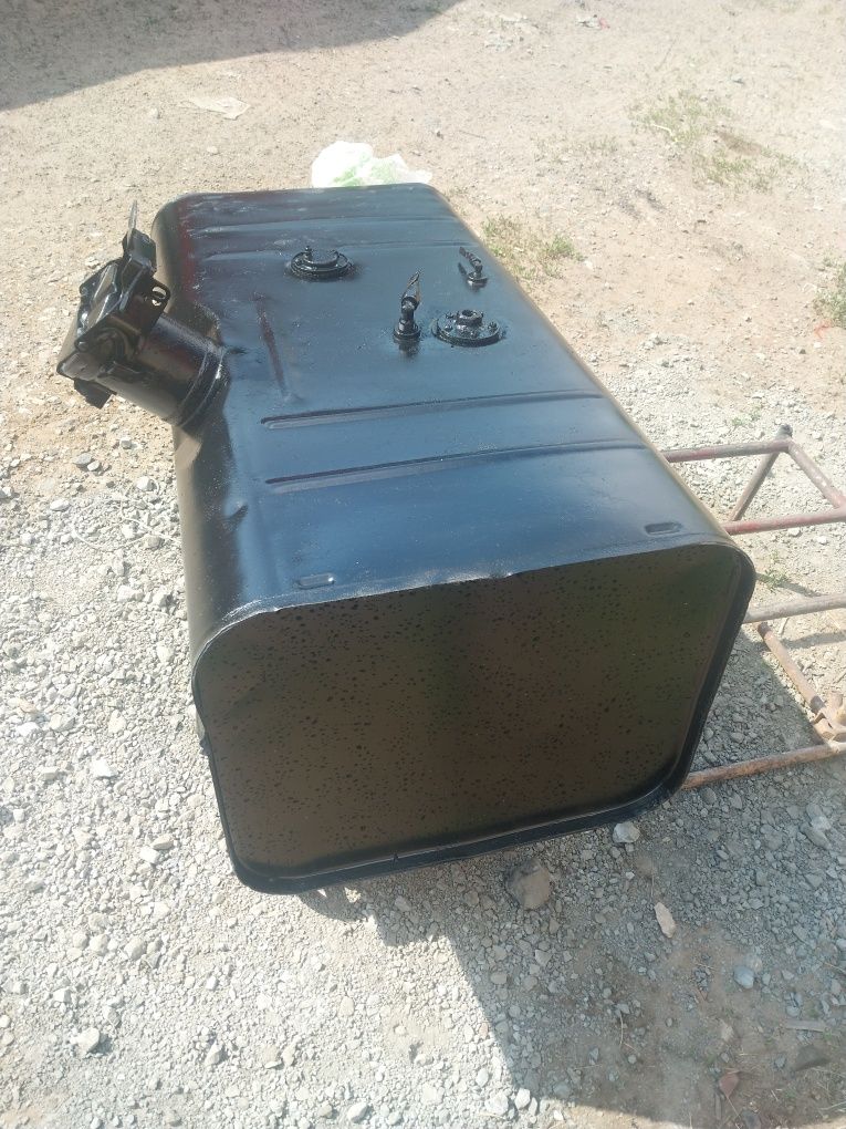 Продам топливный бак