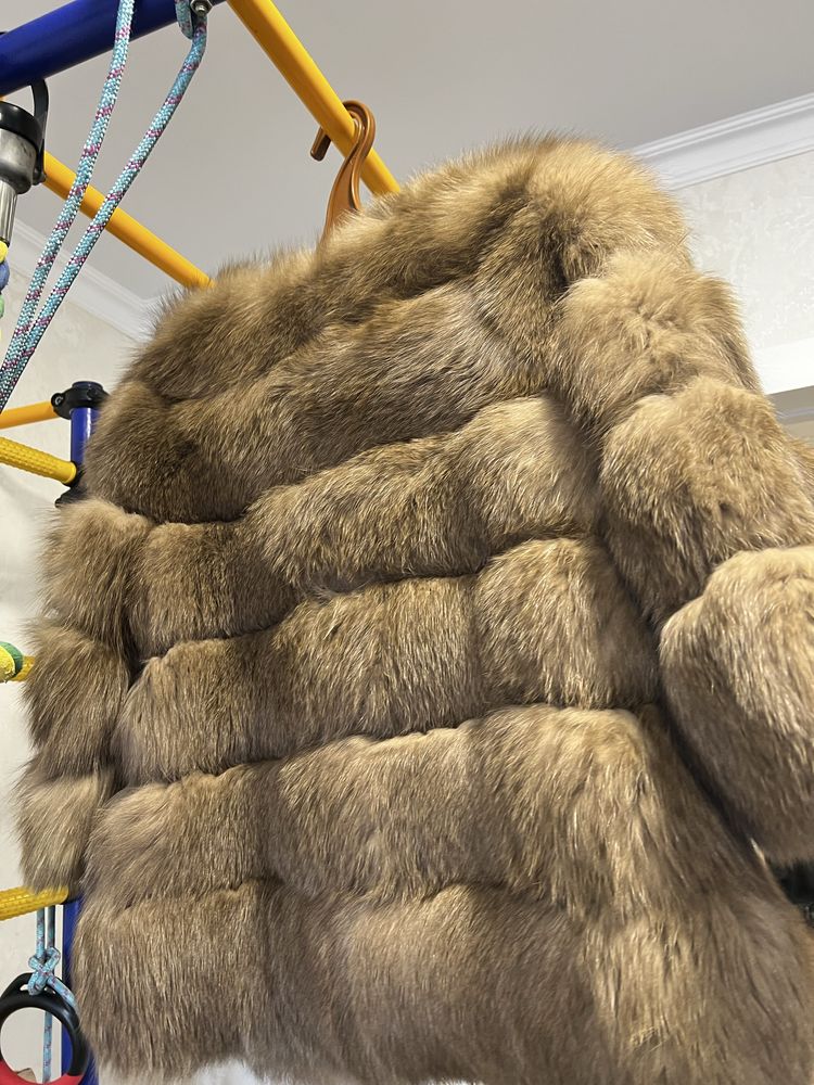 Продам шубу натуральную чернобурку