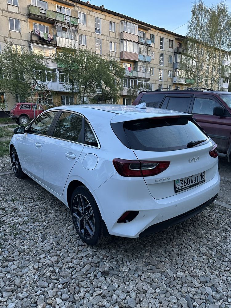 Продам Kia Ceed хэтчбек 2024 года