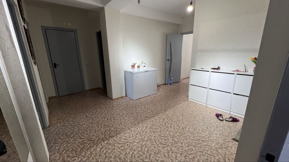 Продам квартиру 4-комнатную