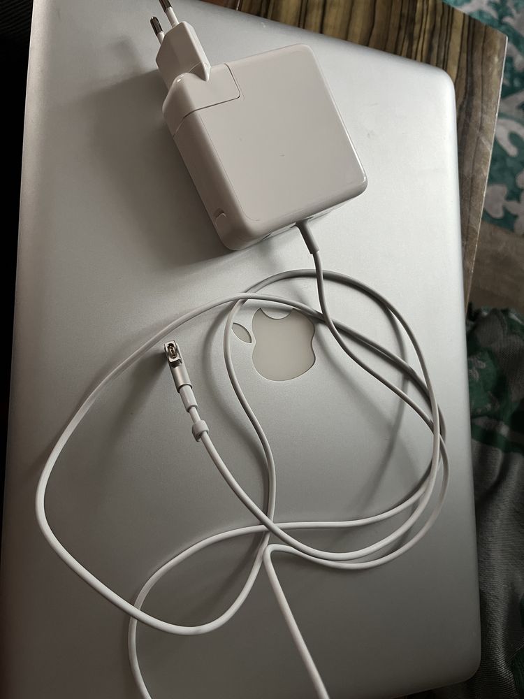 MacBook Pro (Mac OS X )