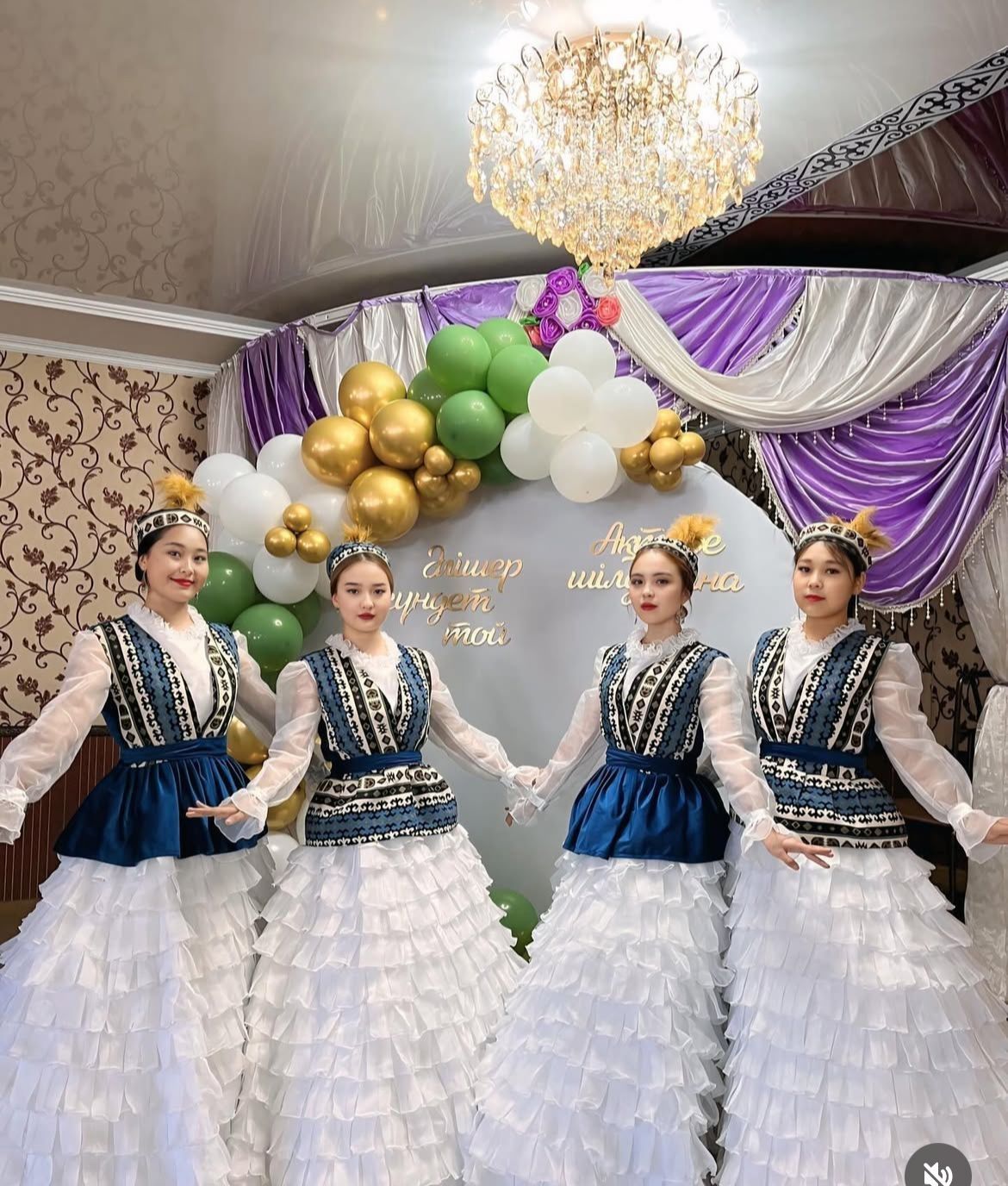 Продается костюмы корнавальные и танцевальные. Торг уместен.