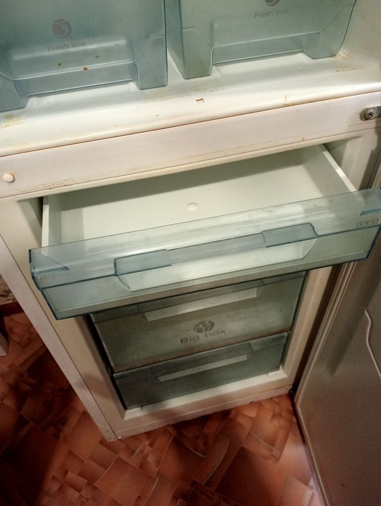 Продам холодильник. Б.у в хорошем состоянии.  Документы все есть