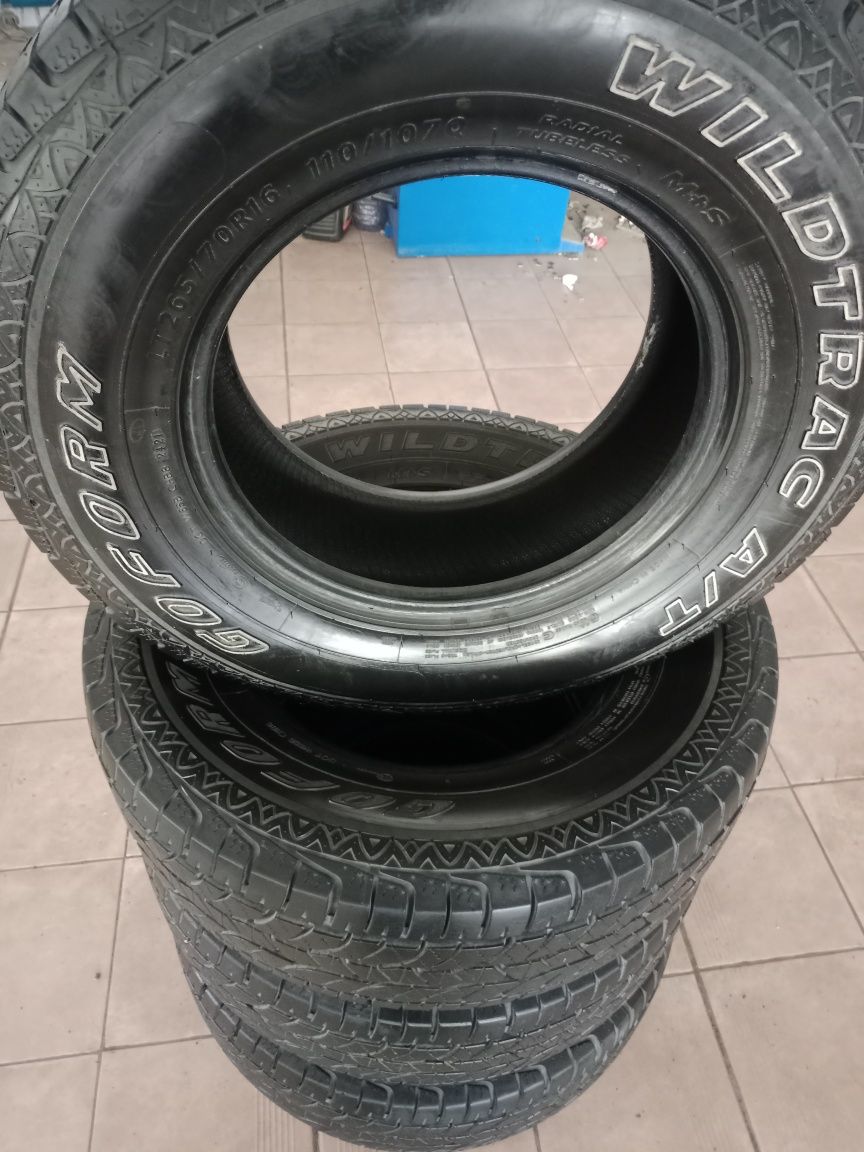 Продам комплект летней резины АТ