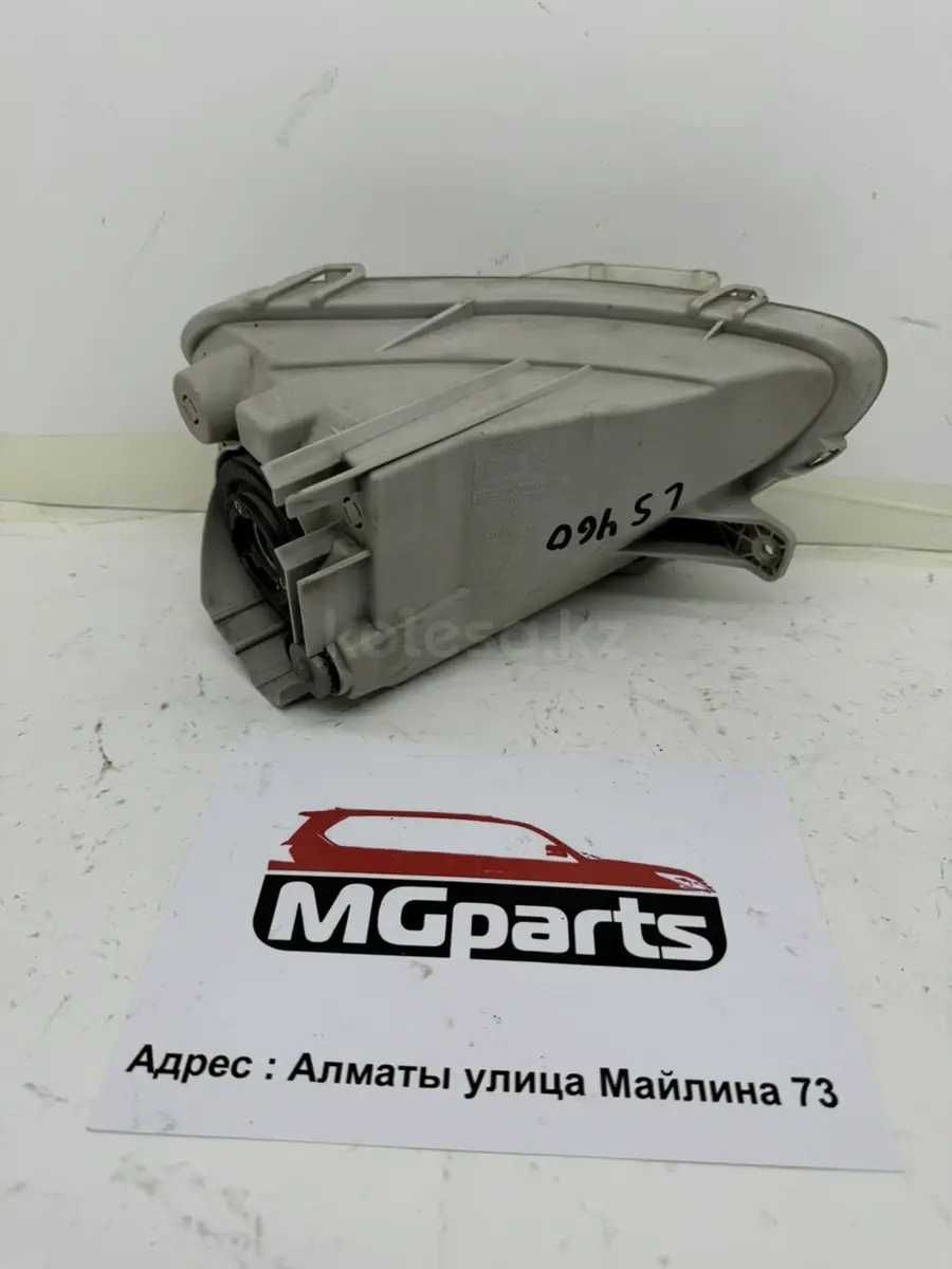 Противо-туманная фара б/у оригинал от Lexus LS-460 6-9г
