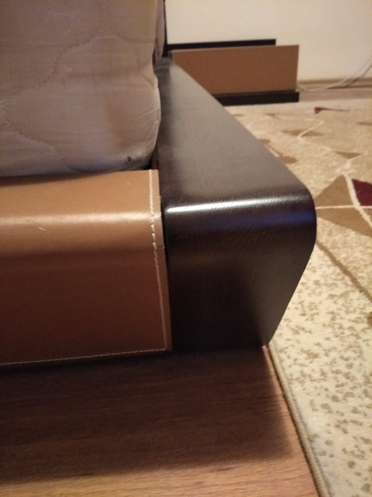 Продам спальный гарнитур  шкаф -купе