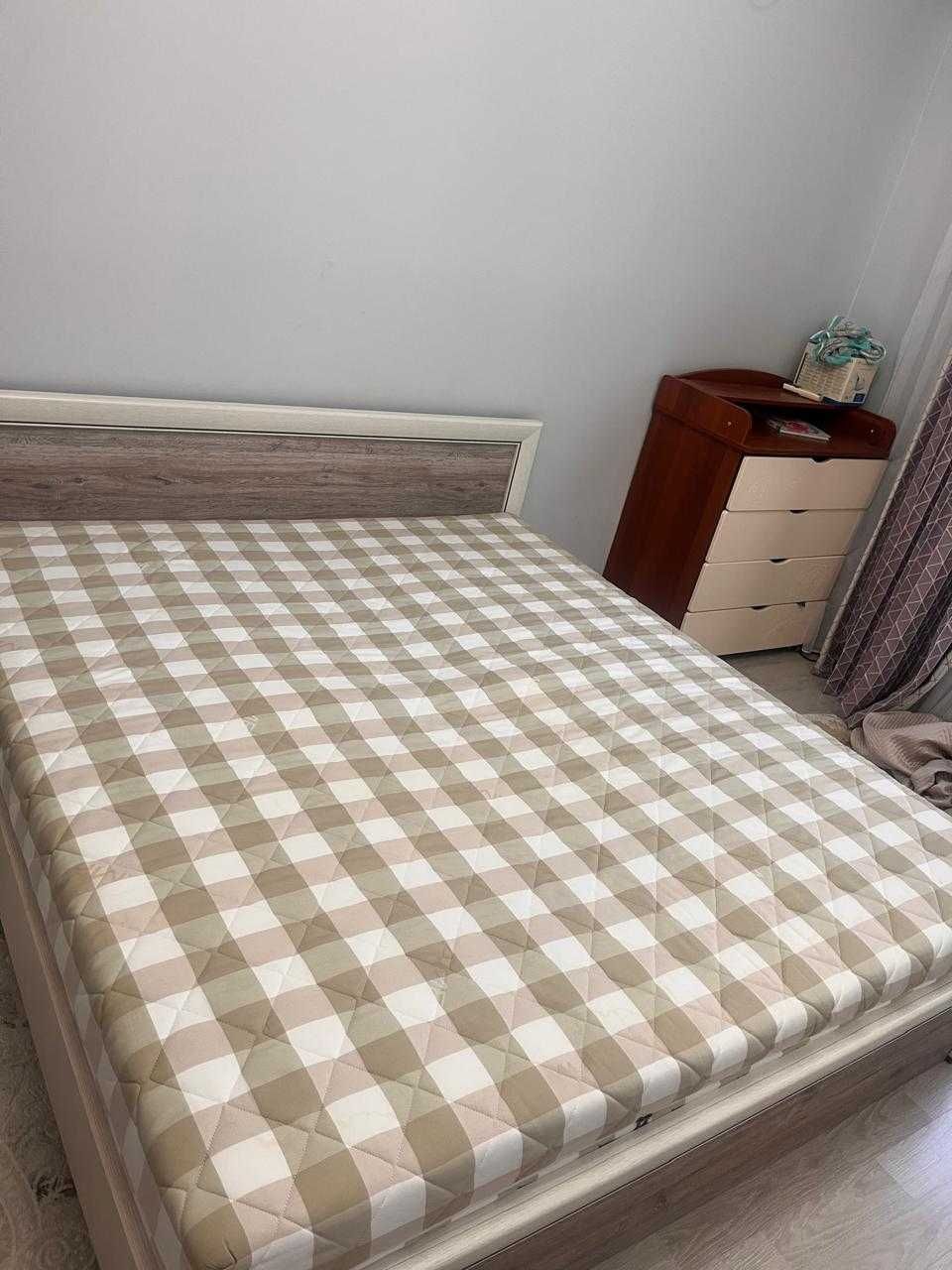 продам почти новый матрас 200x 180 от Аскона бу