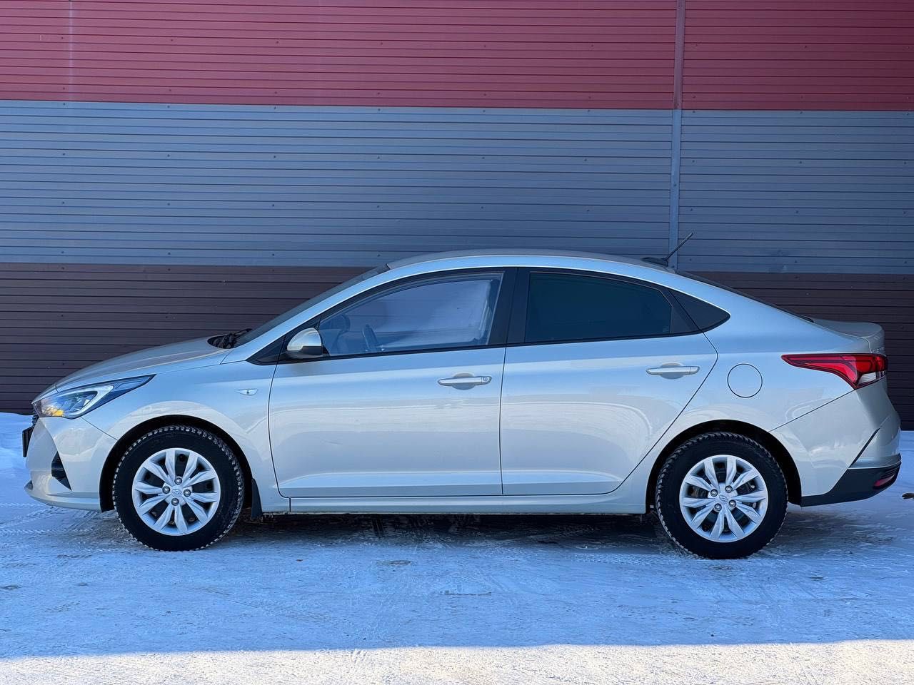Hyundai Solaris БЕЗ ВОДИТЕЛЯ. Прокат авто. Аренда авто. Аренда машин.