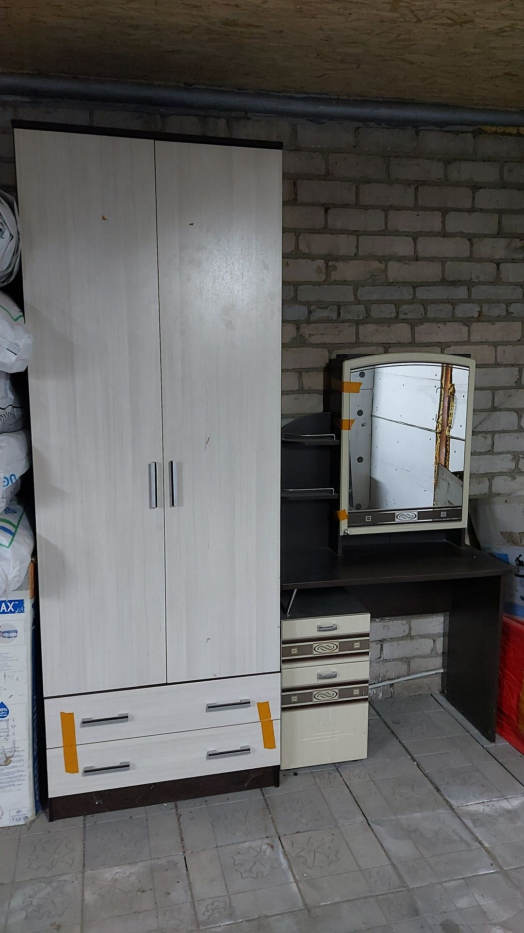 Продам шкафы для спальни с зеркалами 3шт и ванной