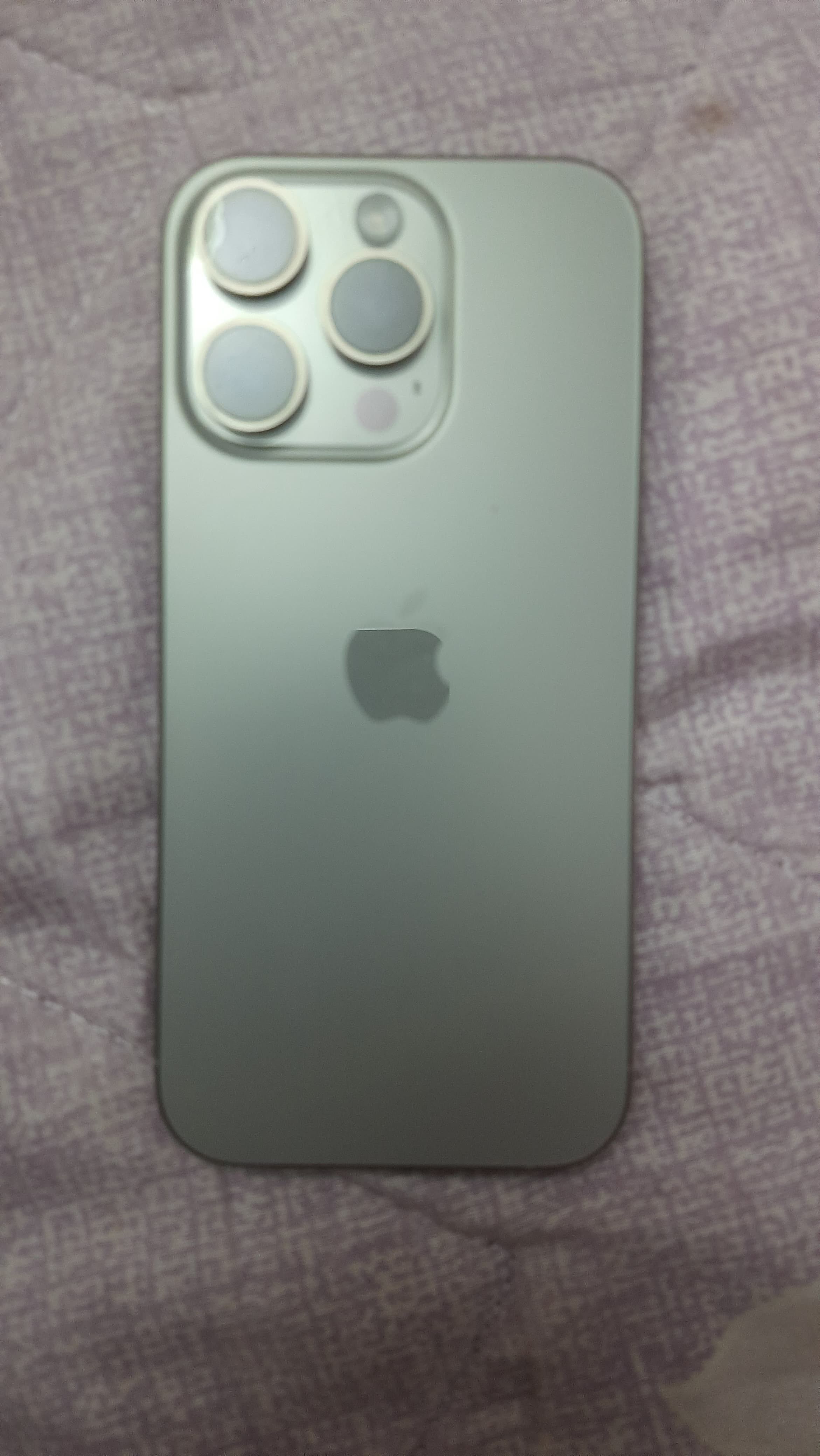 iphone 16 pro in good condition no scratch. box is available