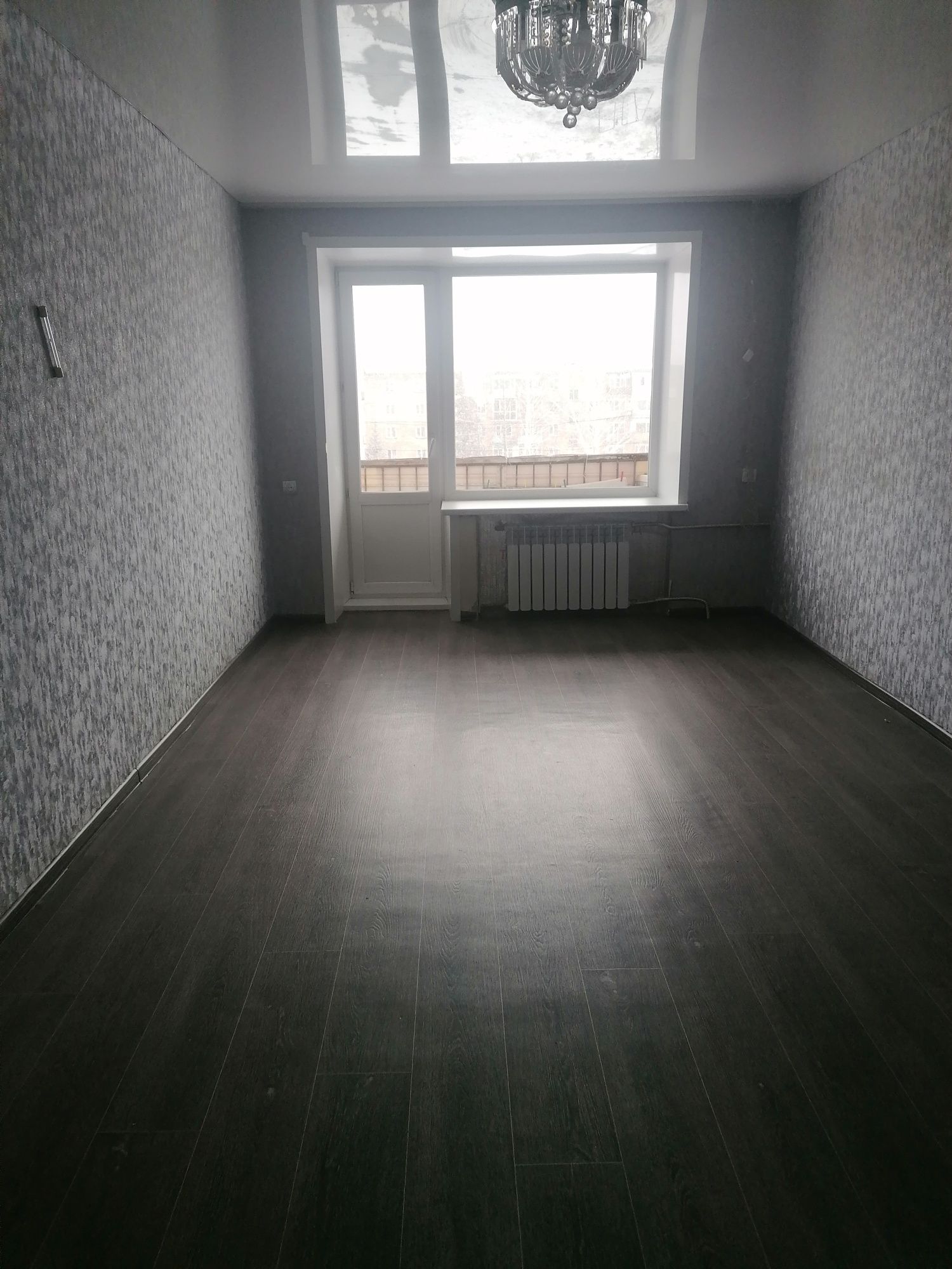 Продам 3х комнатную квартиру в 4микрорайоне 38 5этаж.