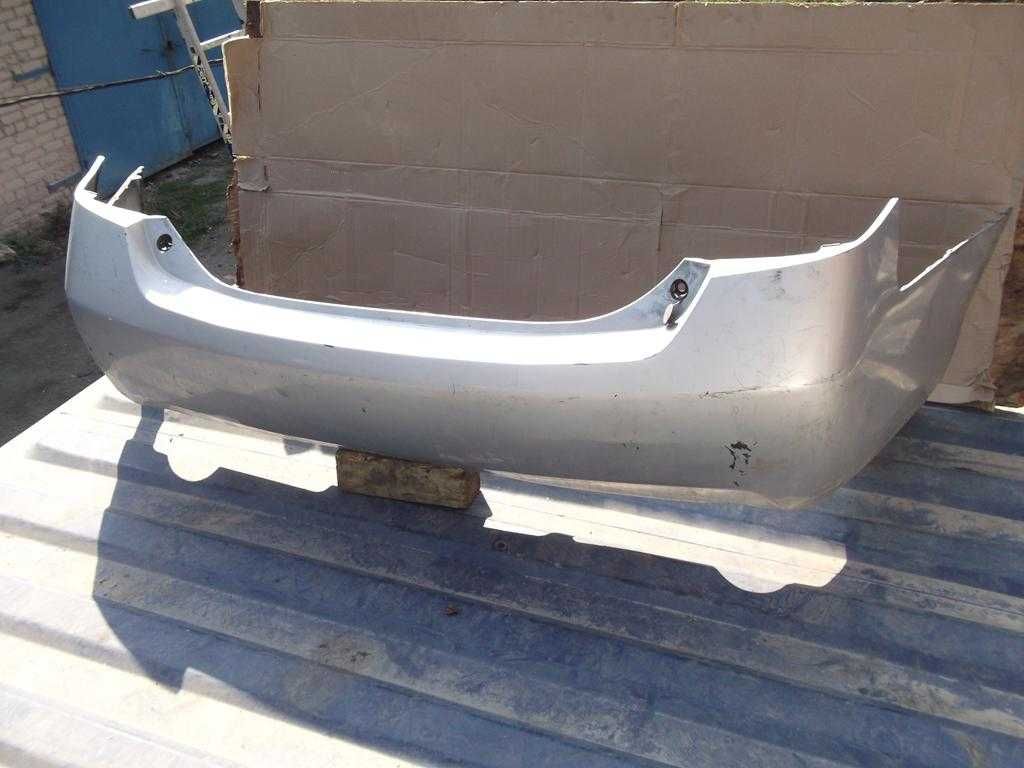 Бампер задний на Toyota Camry 40