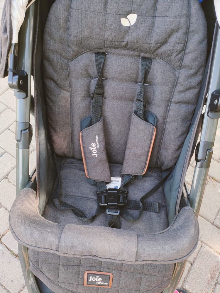 Продам коляску Joie
