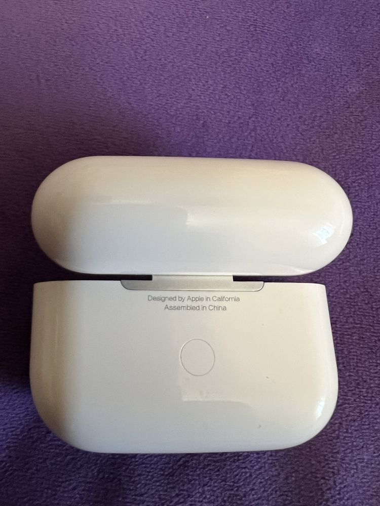 Продам кейс от наушников air pods pro 1