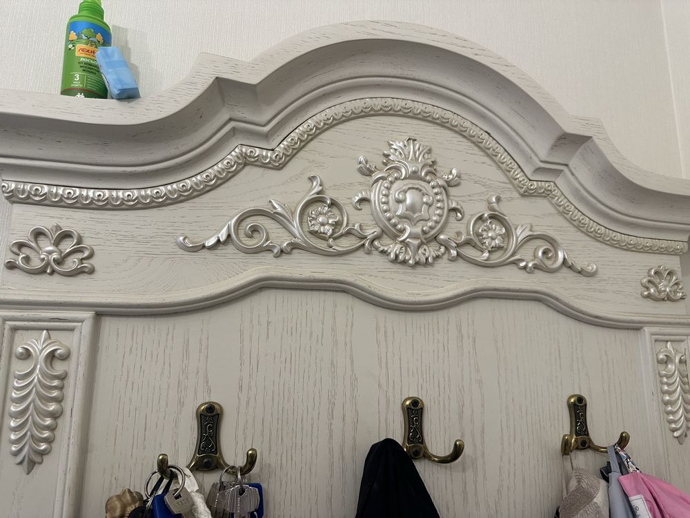 Продам вешалку в прихожку