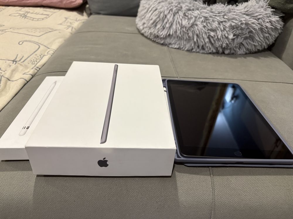 Продам Ipad 2021 и Apple стилус