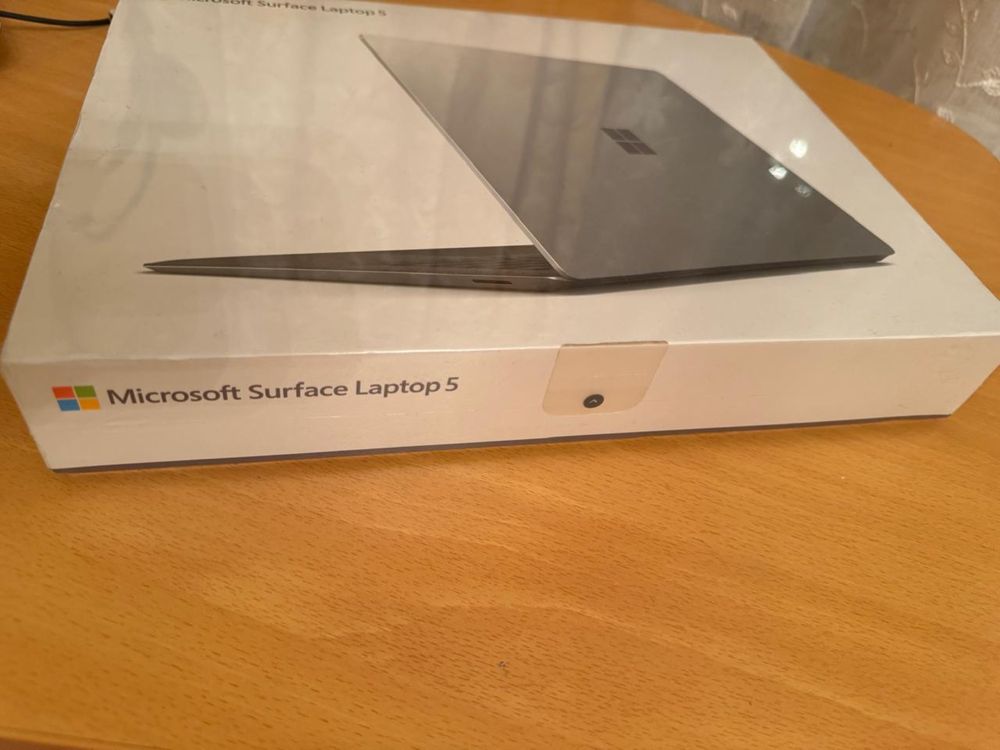 Продам новый Microsoft Surface Laptop 5