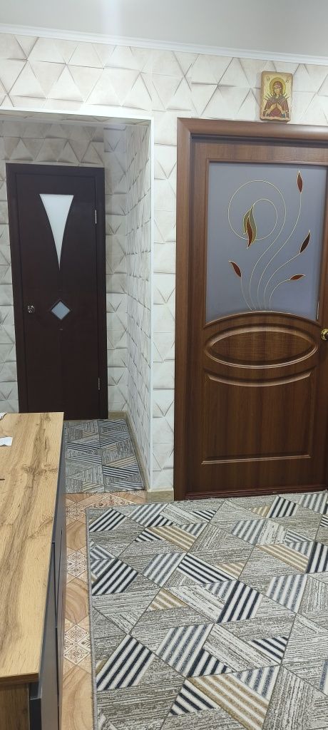 Продам двухкомнатную квартиру. По Валиханова 3