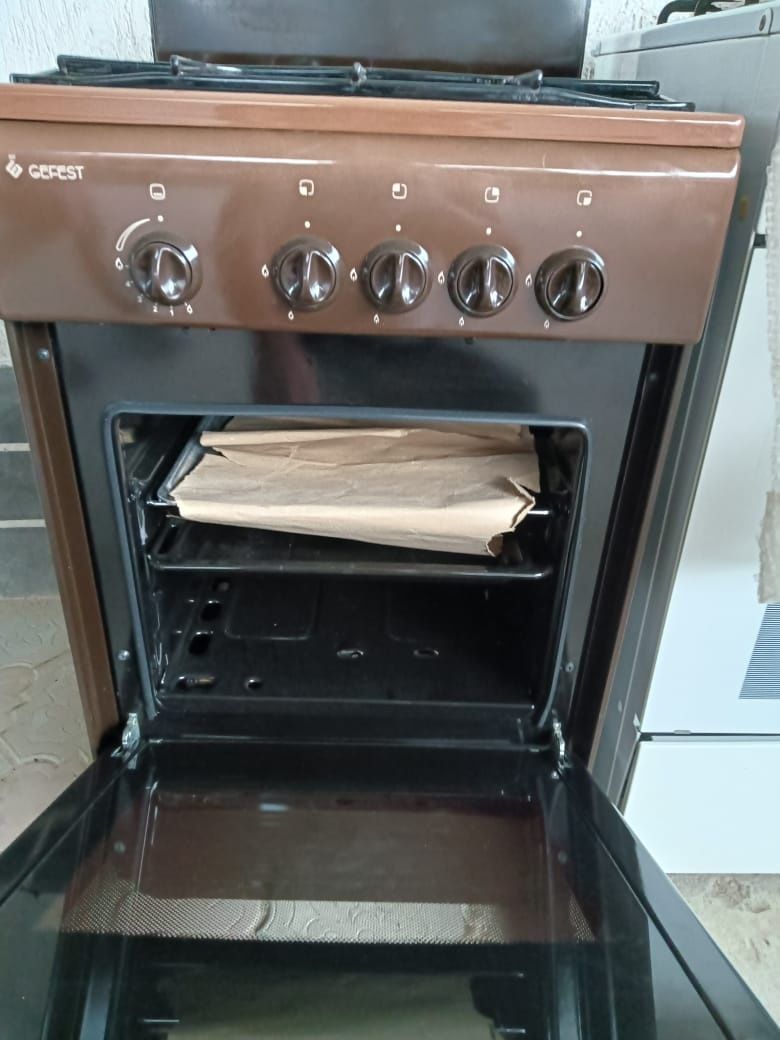 Газовая плита в идиальном отличном состояние