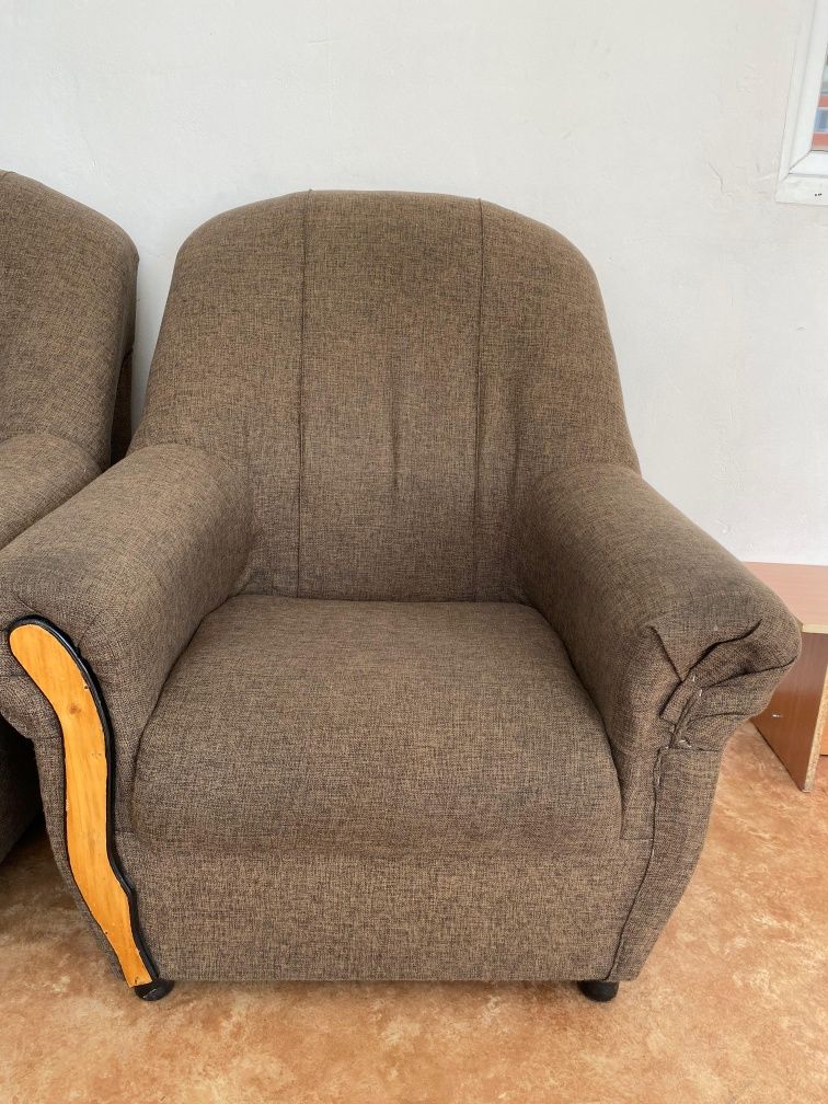Продам 2 дивана и 2 кресла