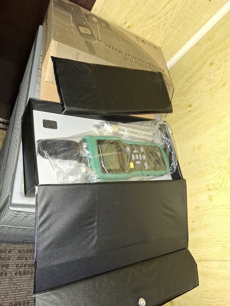 MASTECH MS6300 Многофункциональный измеритель параметров микроклимата.