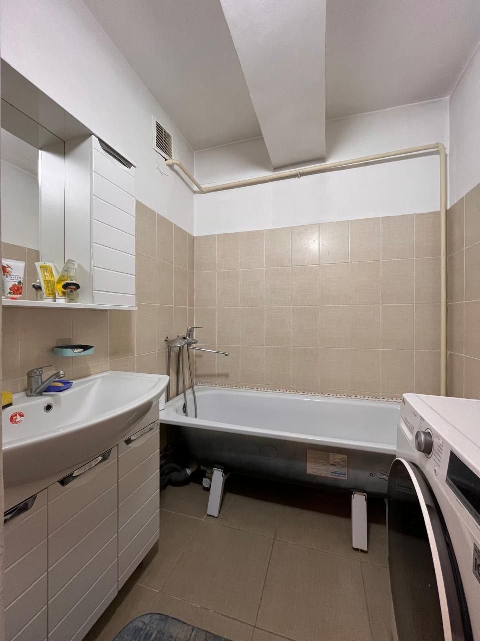 Продам 3-комнатную квартиру с ремонтом и мебелью. Аль-Фараби 40. КШТ.
