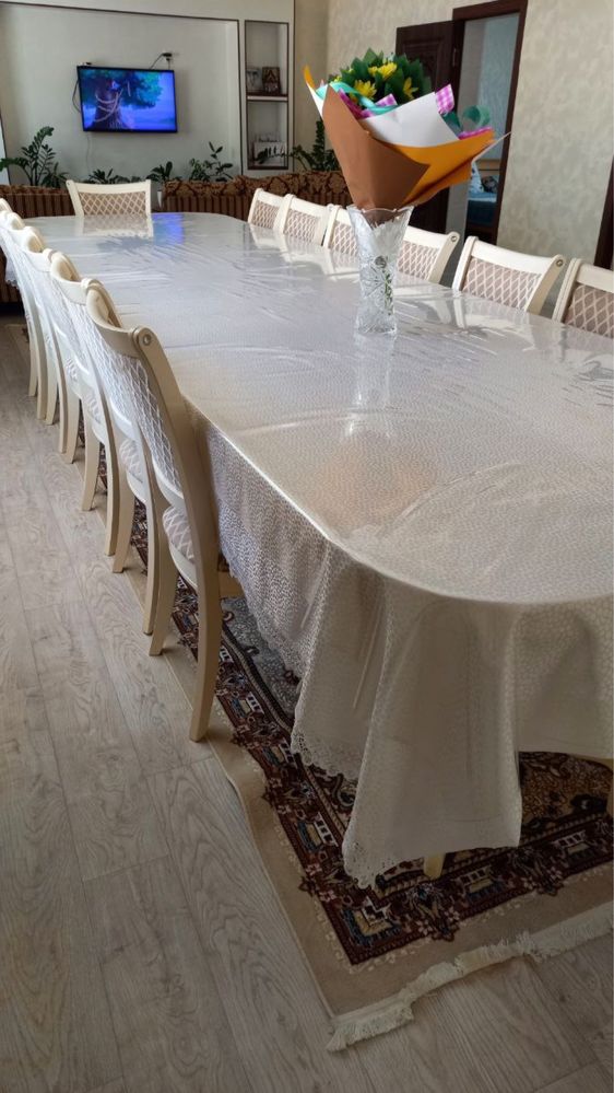 Продам стол  и стулья