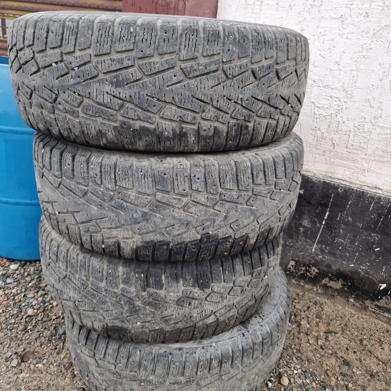 Продам зимние шины б/у 265 65 r17 лепучка