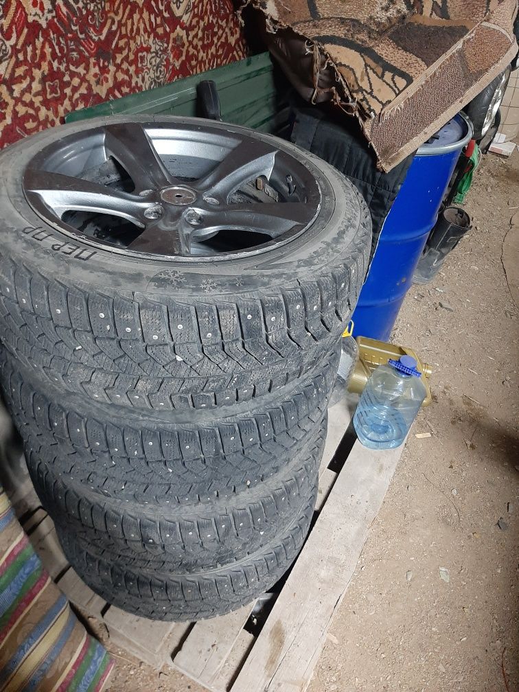 Продам диски с резиной.
