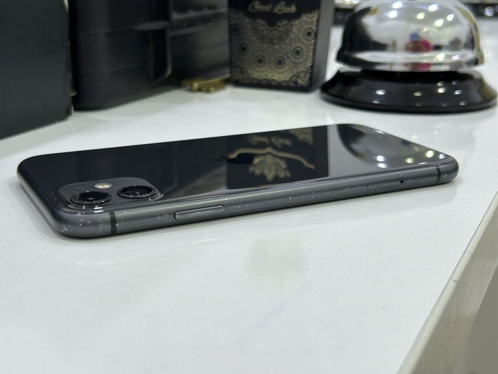 iPhone 11 black