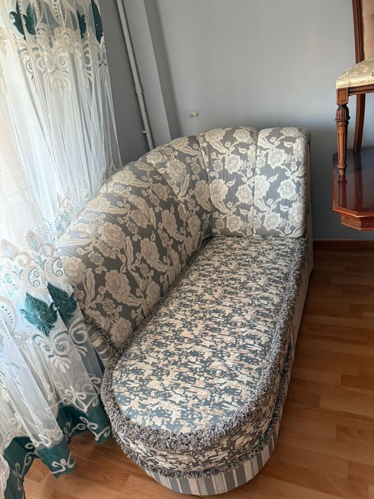 Продам Диван для зала
