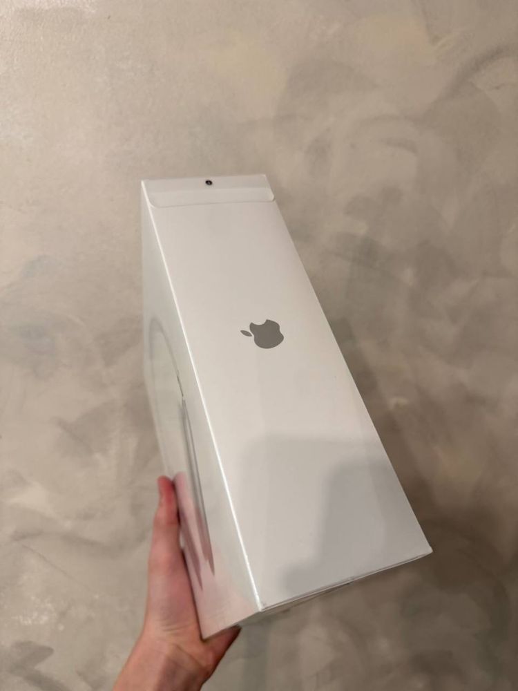 Новые наушники AirPods Max (1 поколения) белого цвета