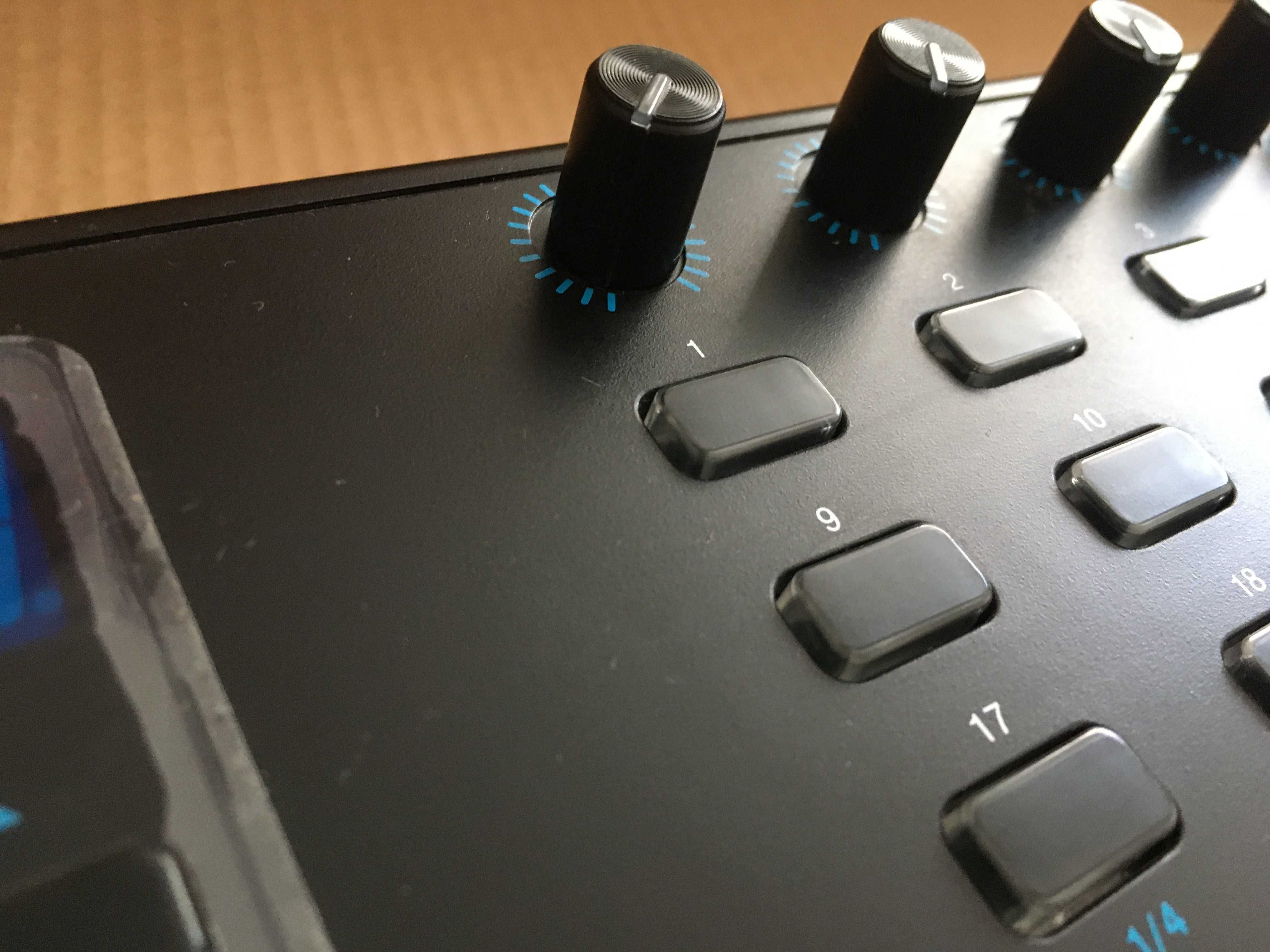 MIDI-клавиатура Alesis vi25