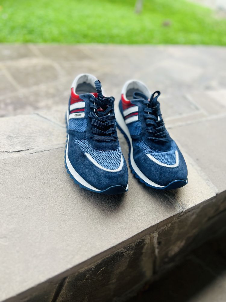 Кроссовки  44 - 45 размер