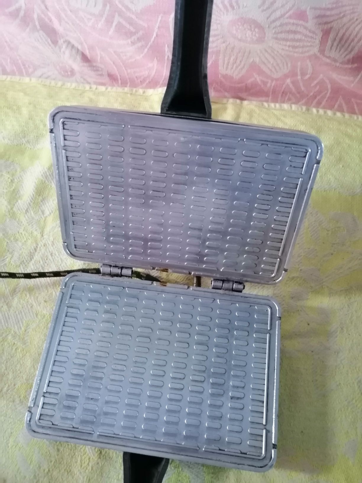 Продам электро вафельница