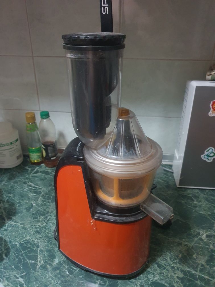 Kitfort  KT-1102-1 шнековая соковыжималка