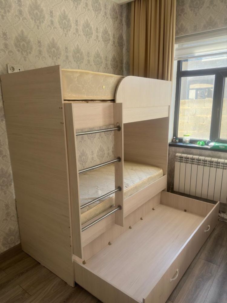 Детский диван и шкаф