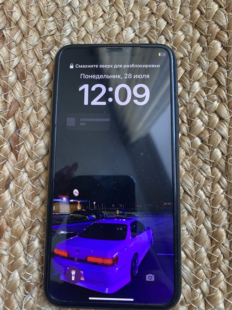 Продаю телефон Iphone 11pro
