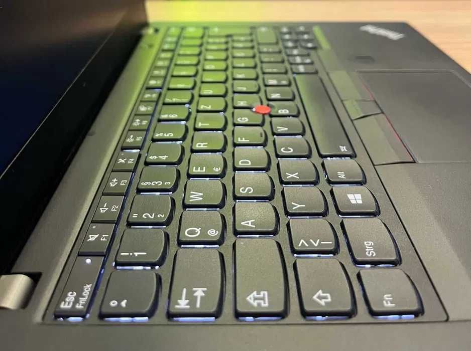 LENOVO ThinkPad X280. Core i5-8350U -1.7/3.6 Ghz, 8/256 GB