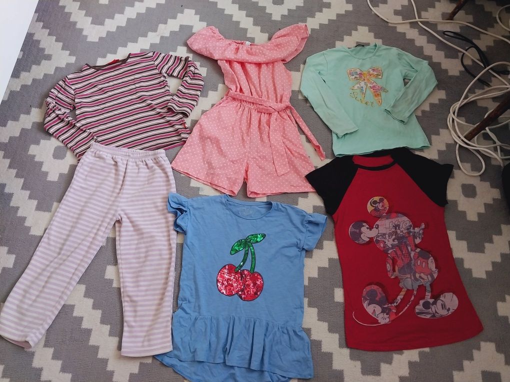 На девочку. Продам всё за!