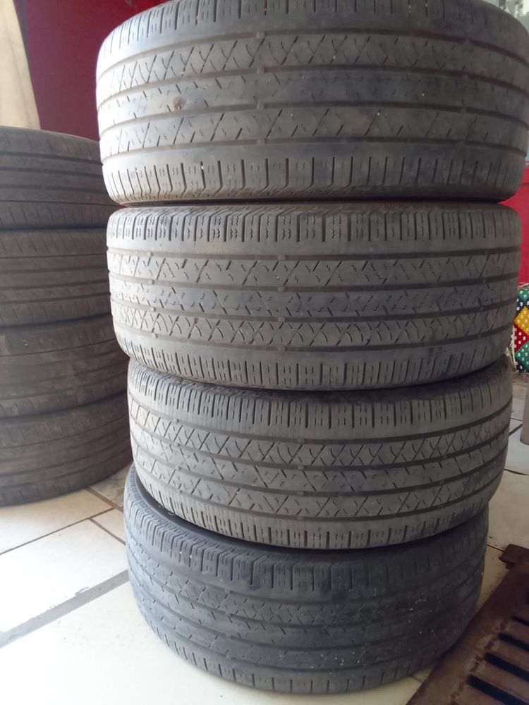 Продам комплект резины 255/45/R20