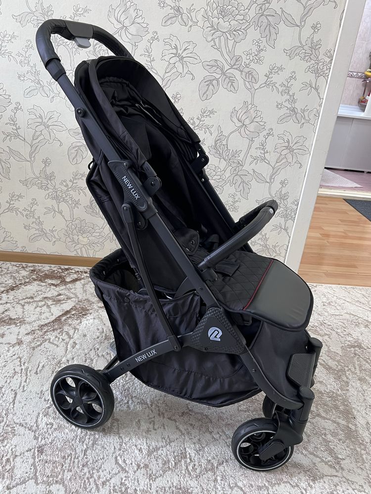 Продам прогулочную коляску New Lux