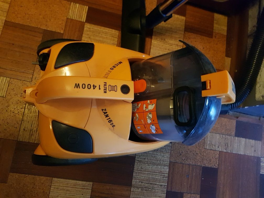 Продам пылесос фирмы zanussi со стаканом
