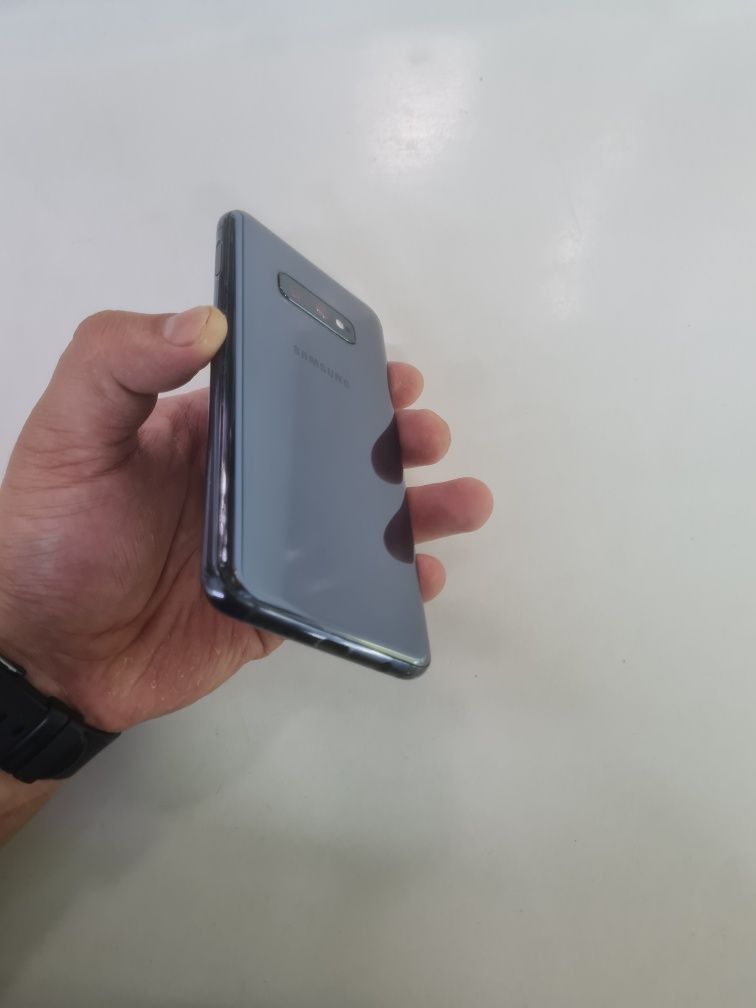Samsung S10e  в идеальном состояний