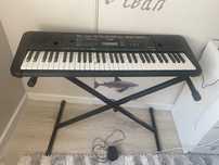 Продам синтезатор Yamaha PSR-E263